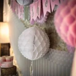 Boule alvéolée à Tassel 30 cm - Blanc
