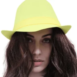 Chapeau Fluo en polyester - Couleur au choix