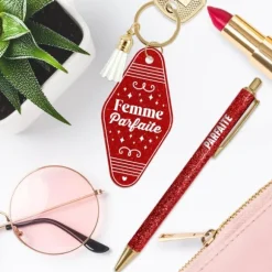 Coffret Duo à paillettes humoristique - Stylo et porte-clés motel - Collection Girls Club - Modèle au choix