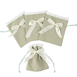 4 pochons blancs avec cœurs rouges en organza - 8 x 10 cm
