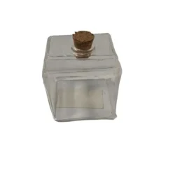 Pot en plexiglas carré avec porte-nom